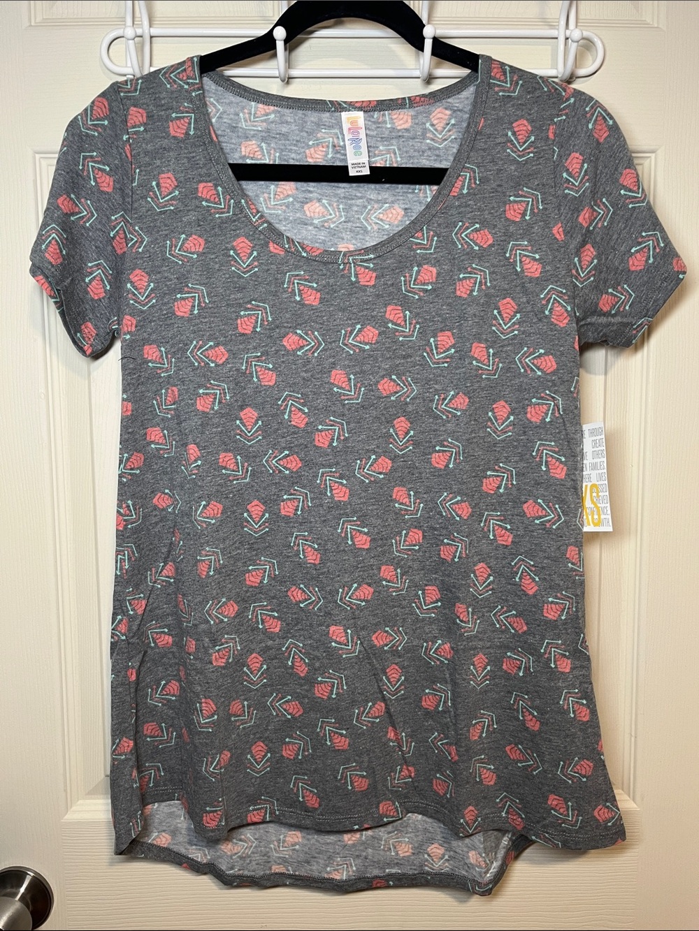 LuLaRoe Gray Short Sleeve Scoop Neck Top with Coral & Teal Motif